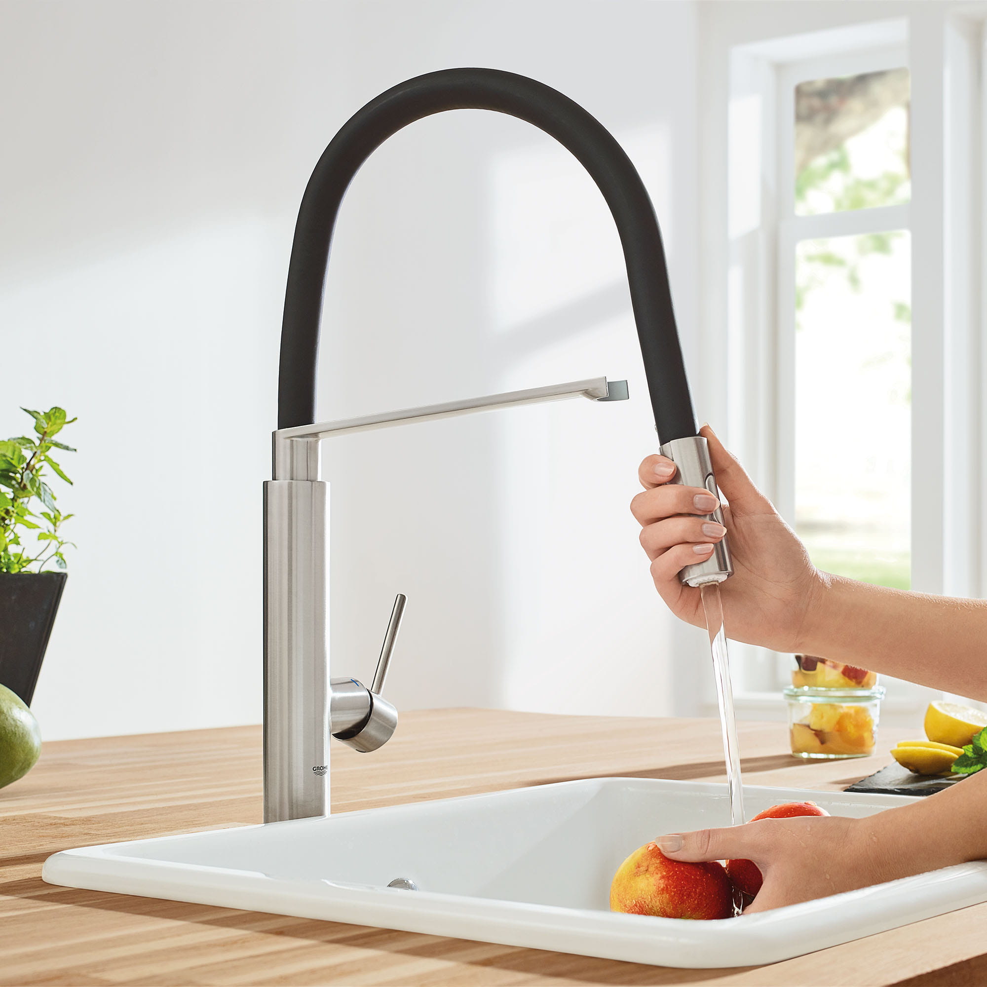 SingleHandle SemiPro Dual Spray Kitchen Faucet 1.75 GPM